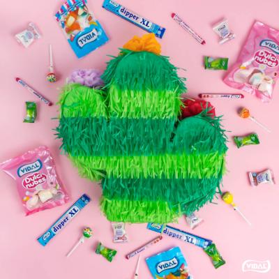 ¿Cómo hacer una piñata de chuches para Carnaval?