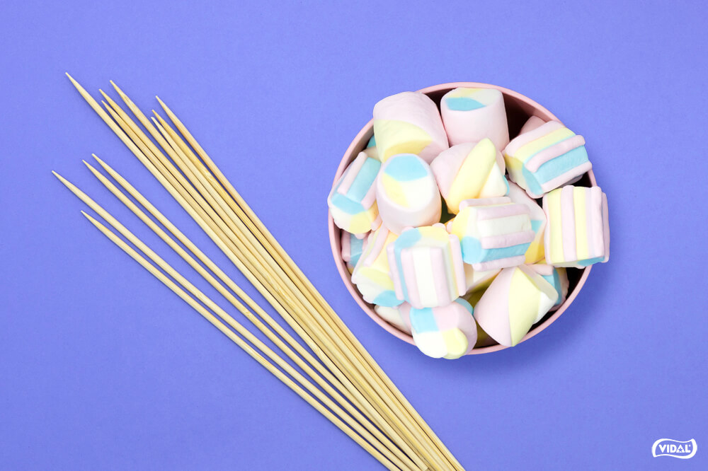 Hacer pinchos de chuches paso a paso