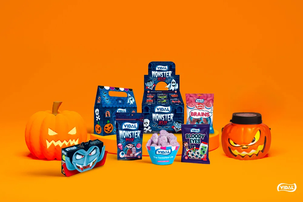 Mesa de dulces con chuches y decoración de Halloween