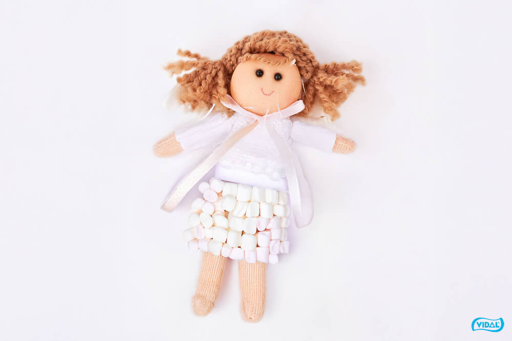 muneca-vestida-comunion-falda-chuches-blancas